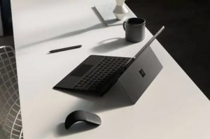 Surface Pro 6 có sánh được với các dòng máy tính cao cấp khác trên thị trường hay không?