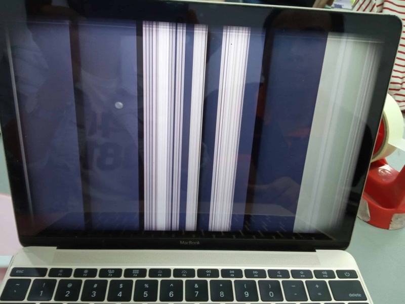 Tại sao màn hình macbook khi đã hư là việc cấp bách?