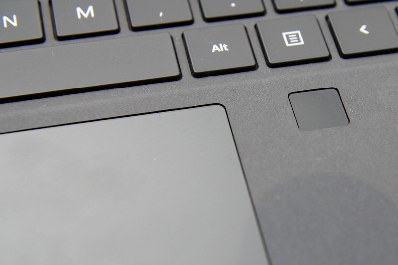Surface Pro Type Cover with Fingerprint ID mang lại nhiều điều tuyệt vời hơn bạn mong đợi